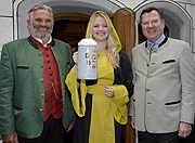 Karl-Heinz Knoll, Präsident des Festrings München e.V. , Victoria Ostler, Bürgermeister Joseph Schmid (©Foto. Ingrid Grossmann=